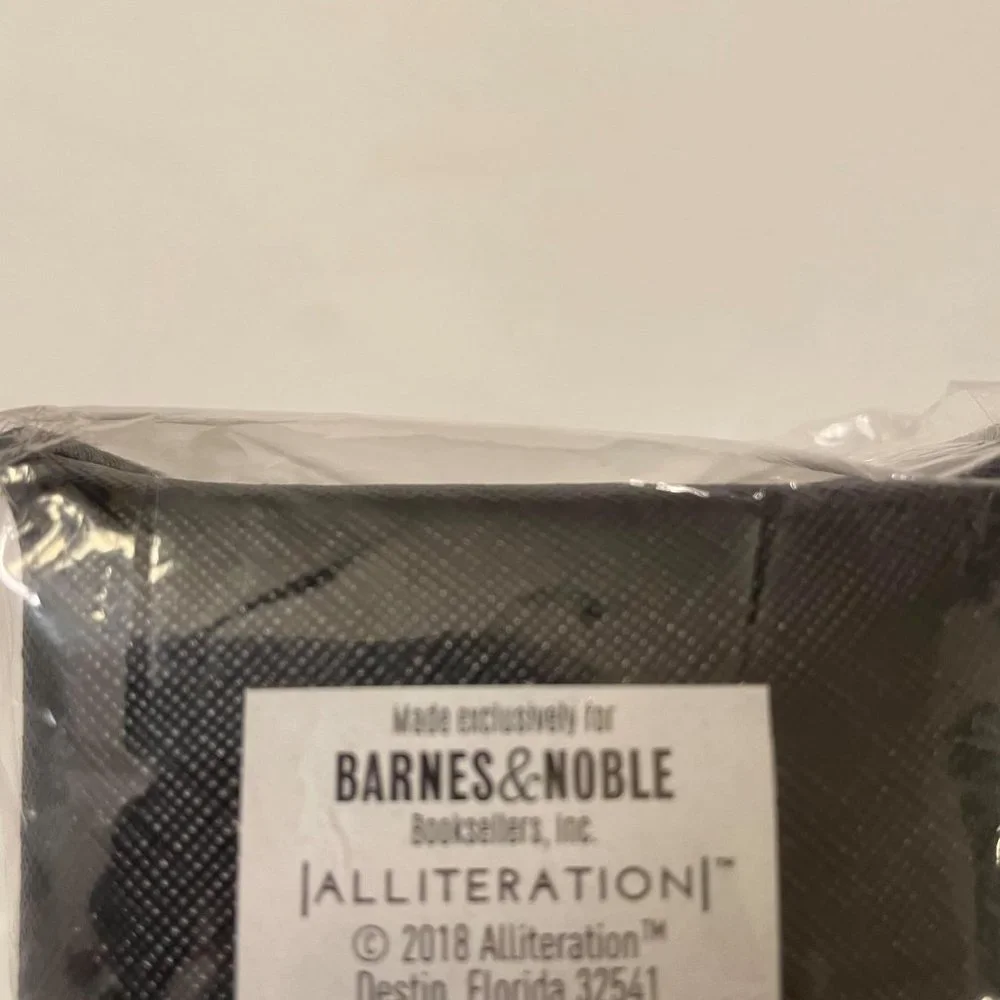 NWT- Barnes and Noble Leatherette Pencil Holder